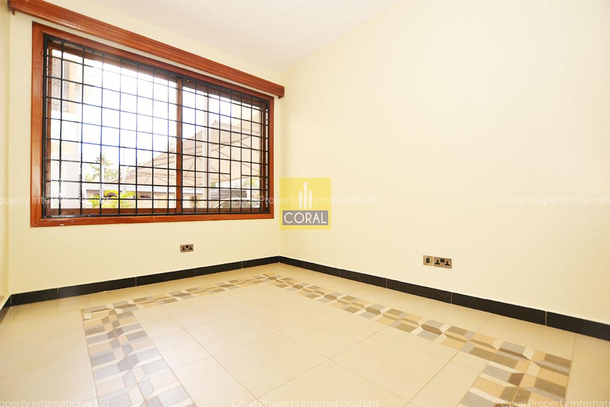 5 Bed Apartment with Parking in Runda - 11