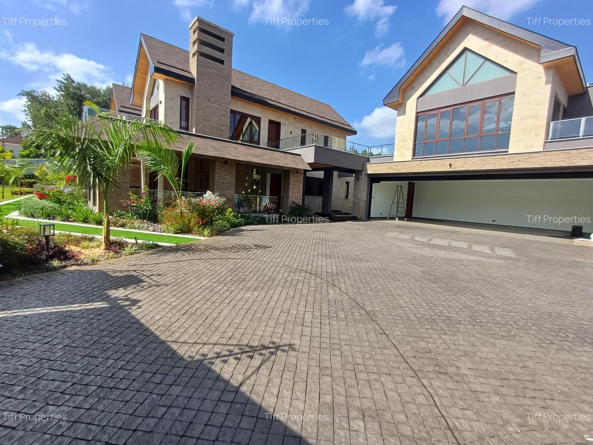 4 Bed House with En Suite in Runda - 2