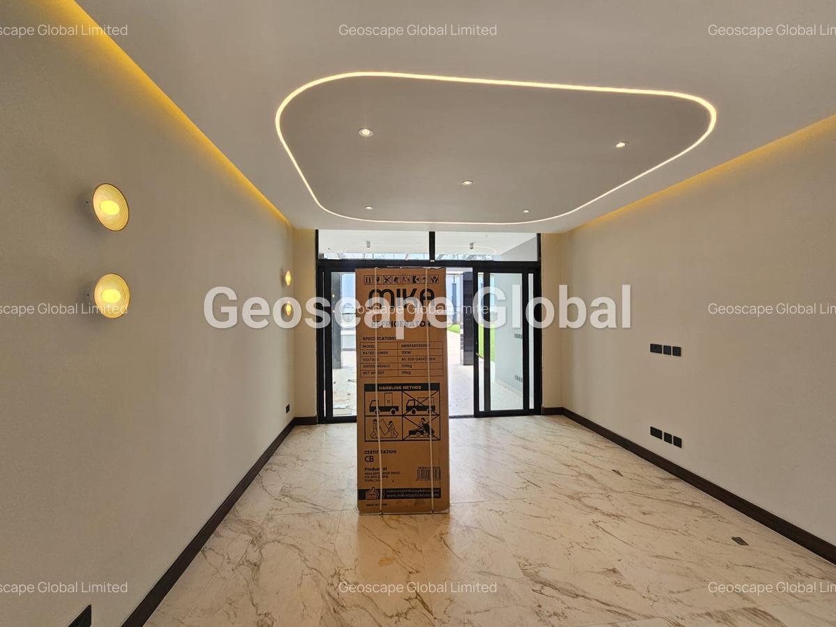 5 Bed House with En Suite in Nyari - 3