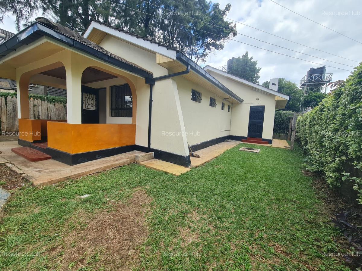 3 Bed House with Garden at Near Hilcrest - 1