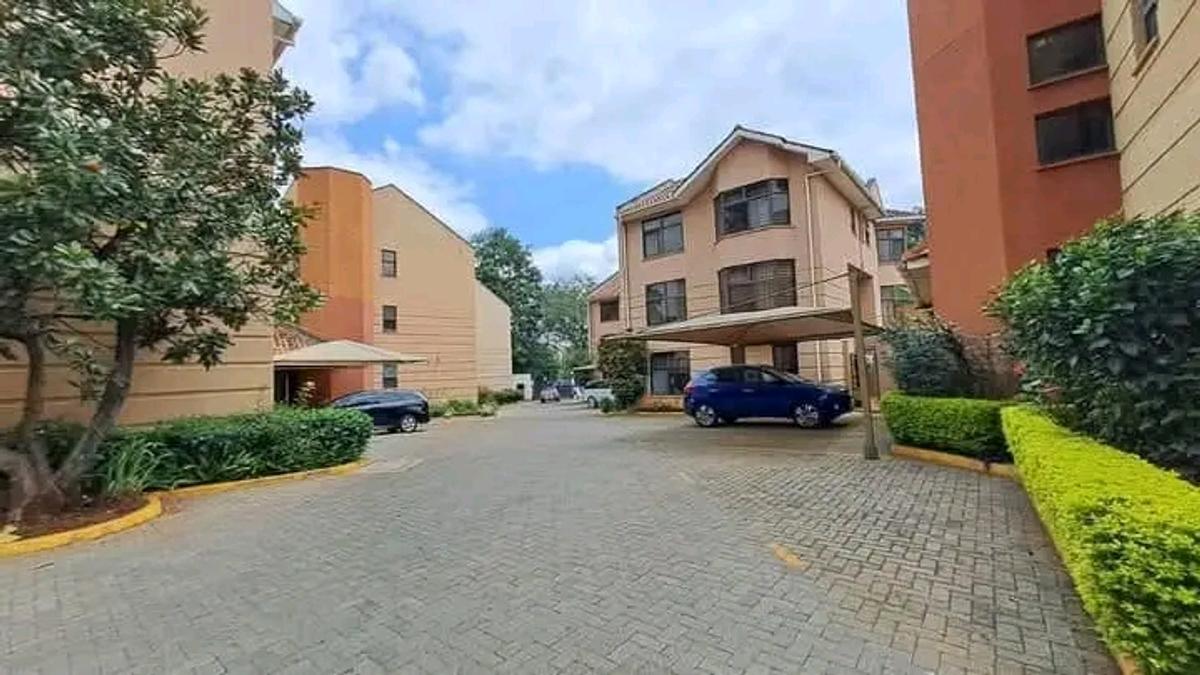 5 Bed Townhouse with En Suite at Lavington Green - 8