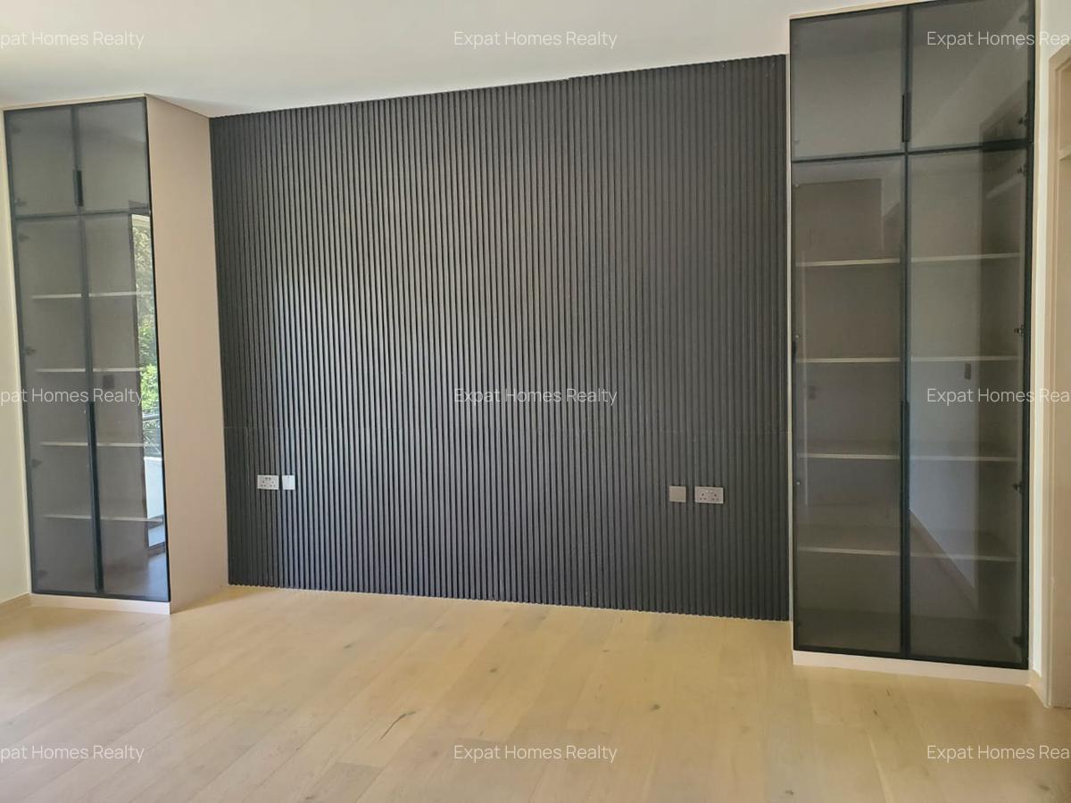 4 Bed Villa with En Suite in Lavington - 6