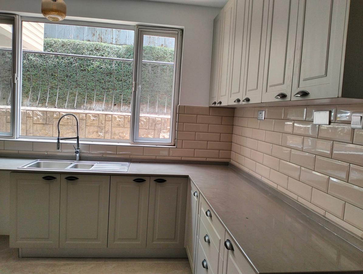 5 Bed Townhouse with En Suite in Kitisuru - 4