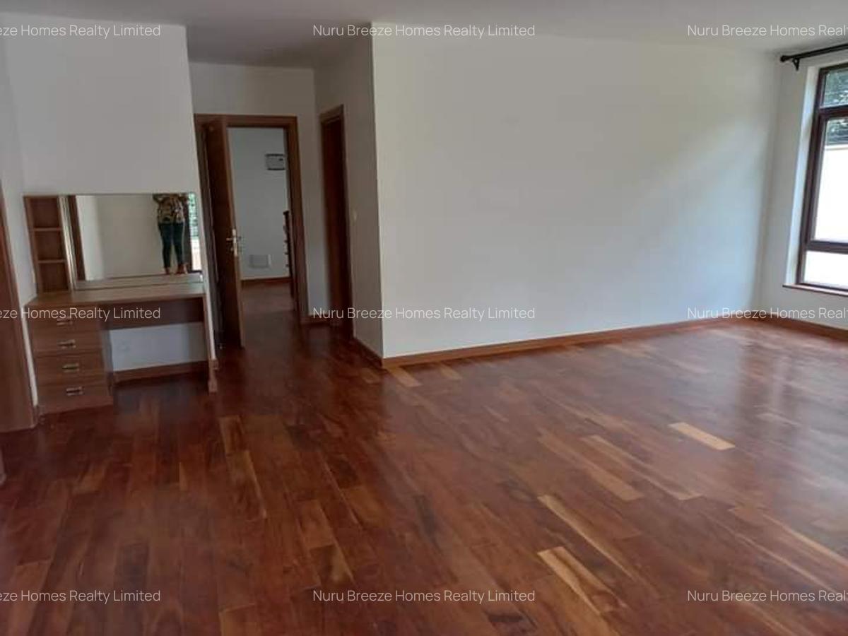 5 Bed Townhouse with En Suite in Lavington - 7