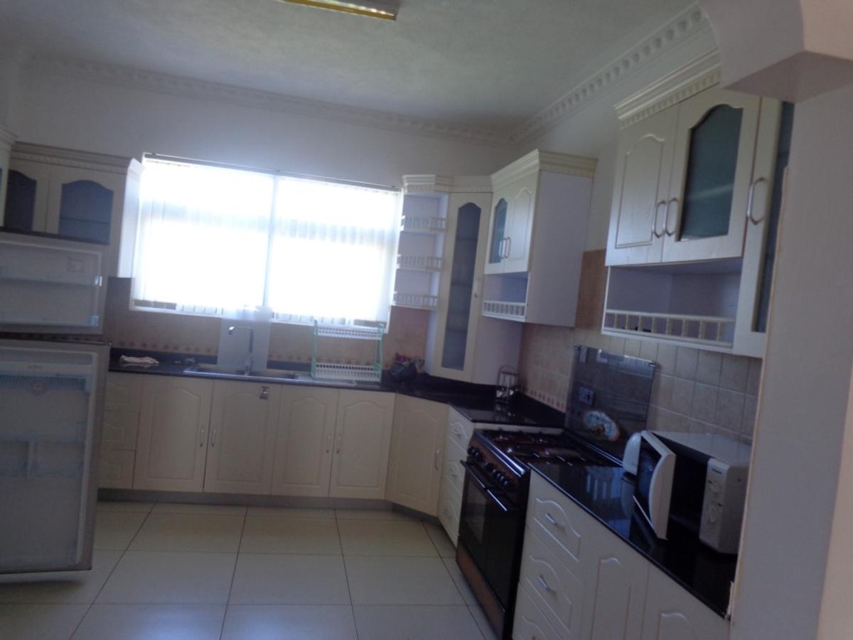 Furnished 2 Bed Apartment with En Suite at Ar797 - 4