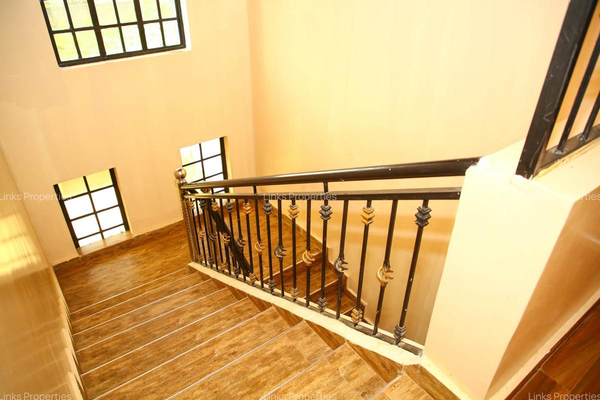 4 Bed Townhouse with En Suite at Airport Road - 4