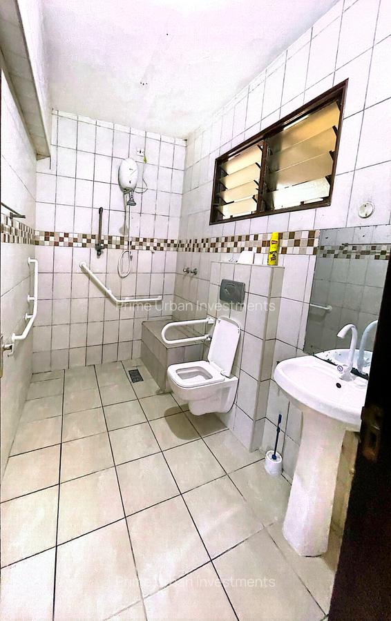 7 Bed Villa with En Suite at Mj - Marina - 17