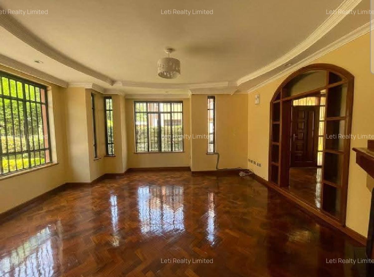 5 Bed Townhouse with En Suite in Lavington - 3
