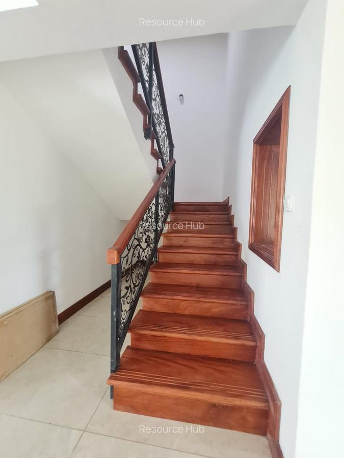 5 Bed Townhouse with En Suite at Rosslyn - 9