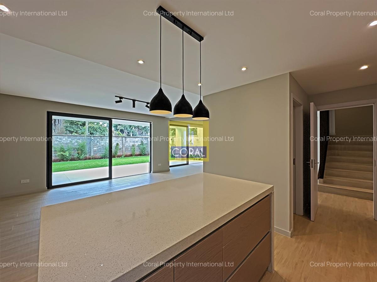 5 Bed Villa with En Suite in Kyuna - 4