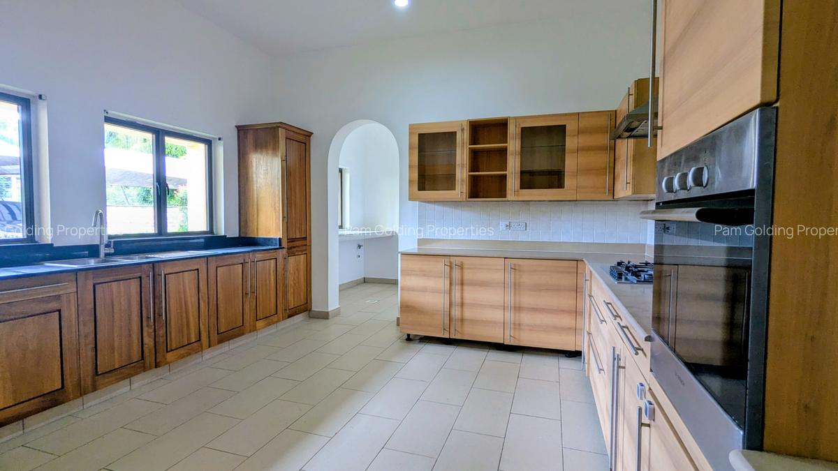 3 Bed Apartment with En Suite at Greenwood Drive - 10