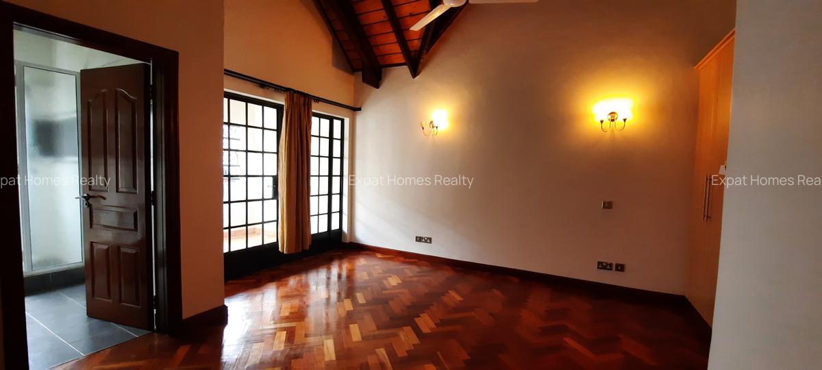 5 Bed Townhouse with En Suite in Lavington - 6