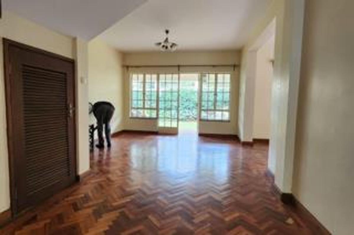 5 Bed Townhouse with En Suite at Lavington Green - 8