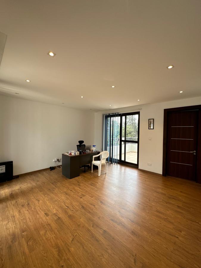 5 Bed Townhouse with En Suite in Westlands Area - 9