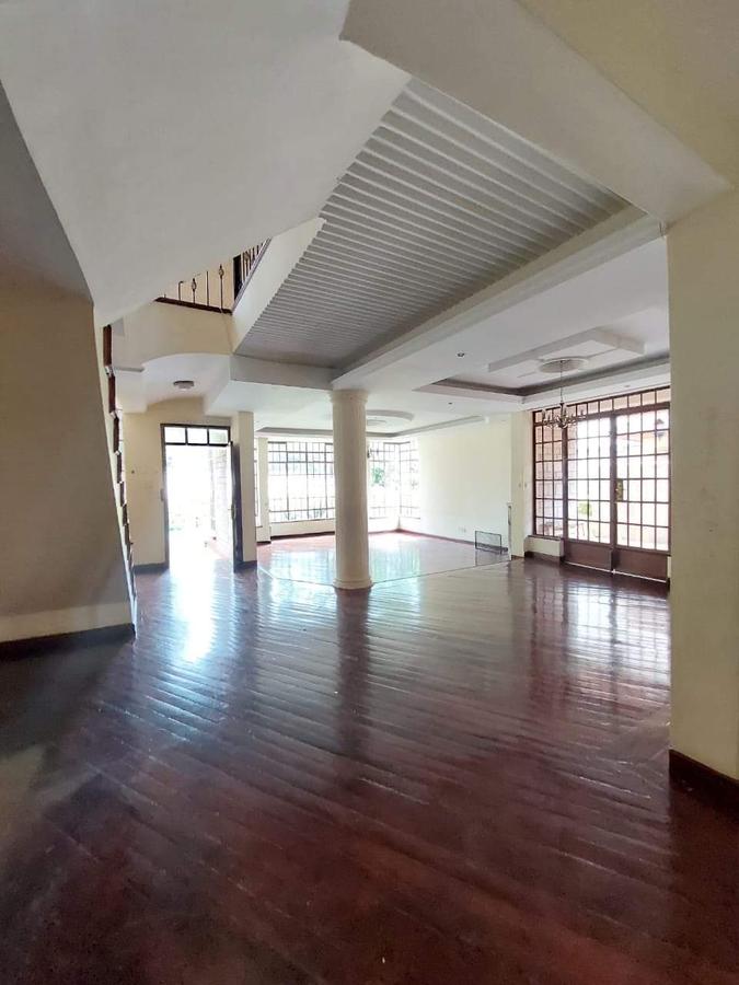 5 Bed Townhouse with En Suite at Lavington - 15