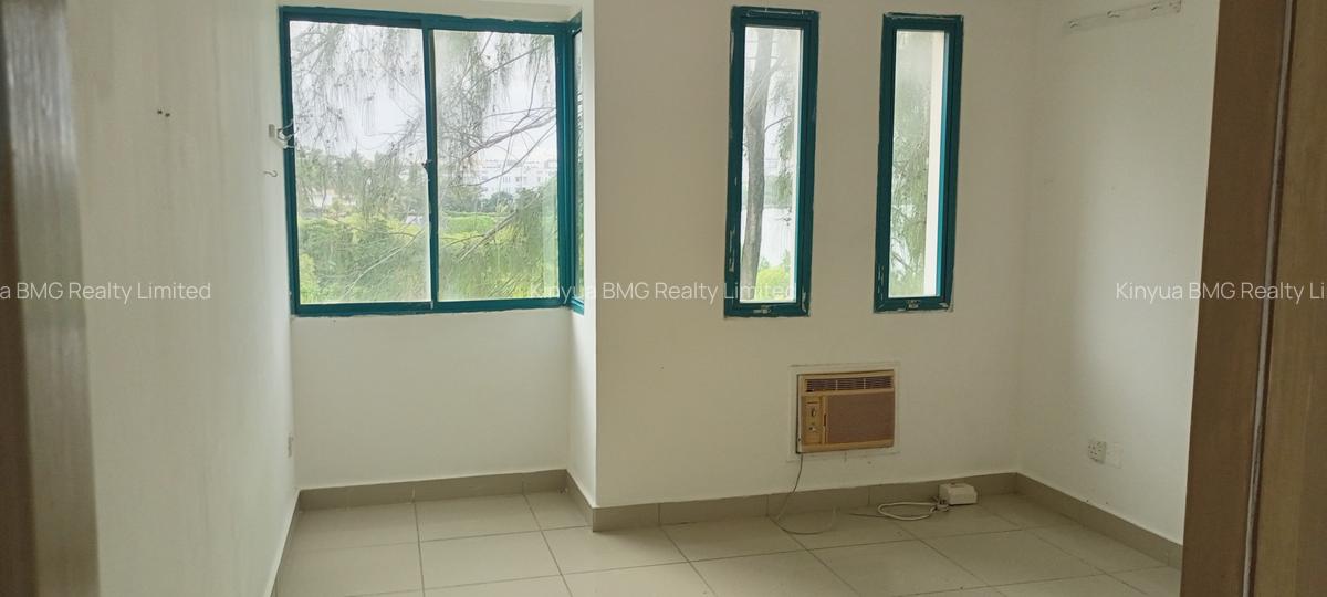 3 Bed Apartment with En Suite at 1 St Avenue - 2