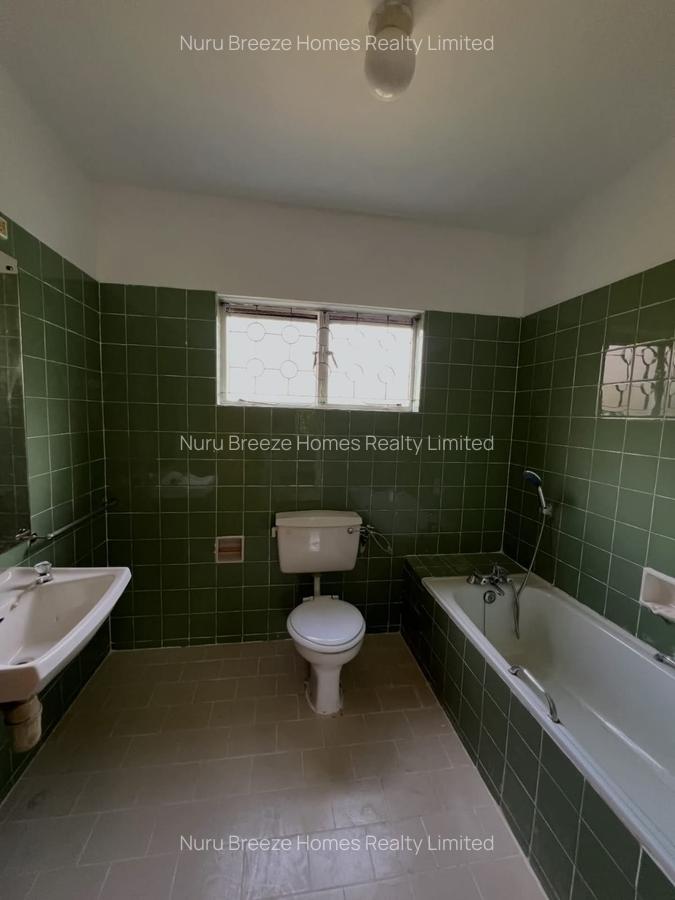 4 Bed Townhouse with En Suite in Lavington - 16