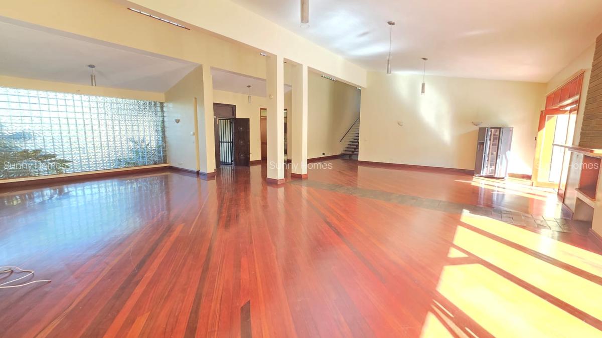 5 Bed House with En Suite at Runda. - 9