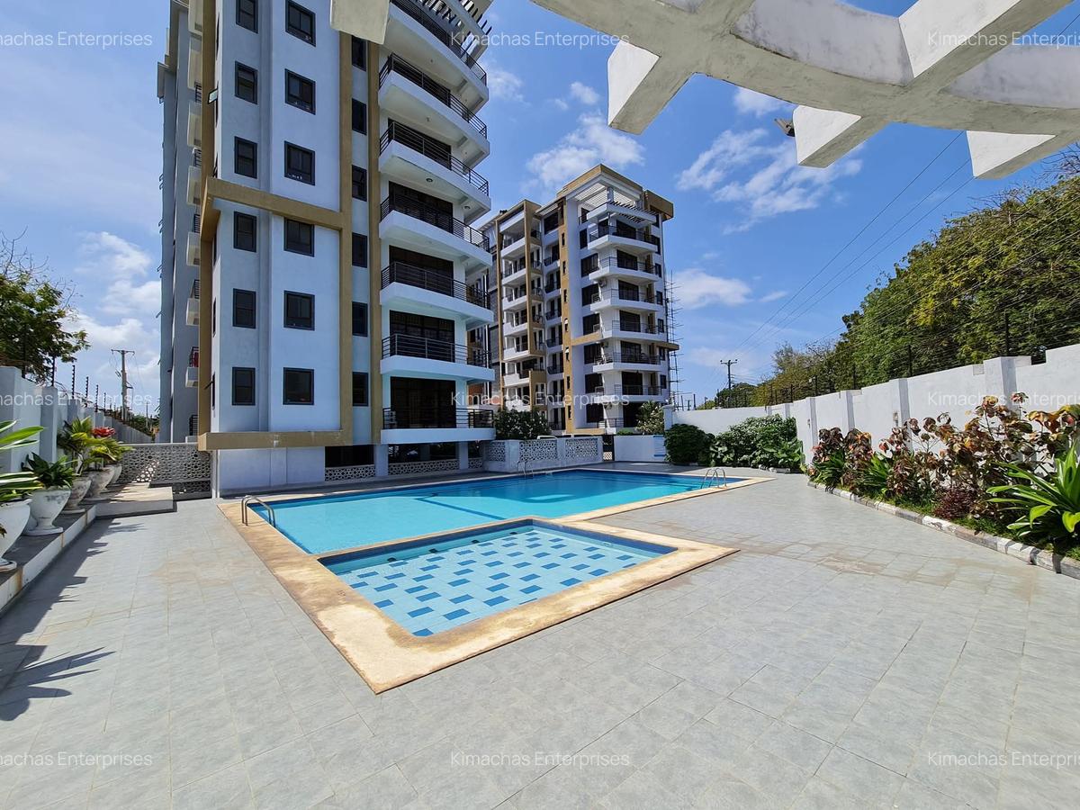 3 Bed Apartment with En Suite at Green Wood Drive - 1