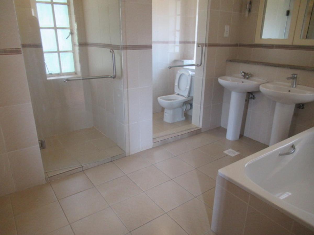 5 Bed Villa with En Suite at Lavington - 20