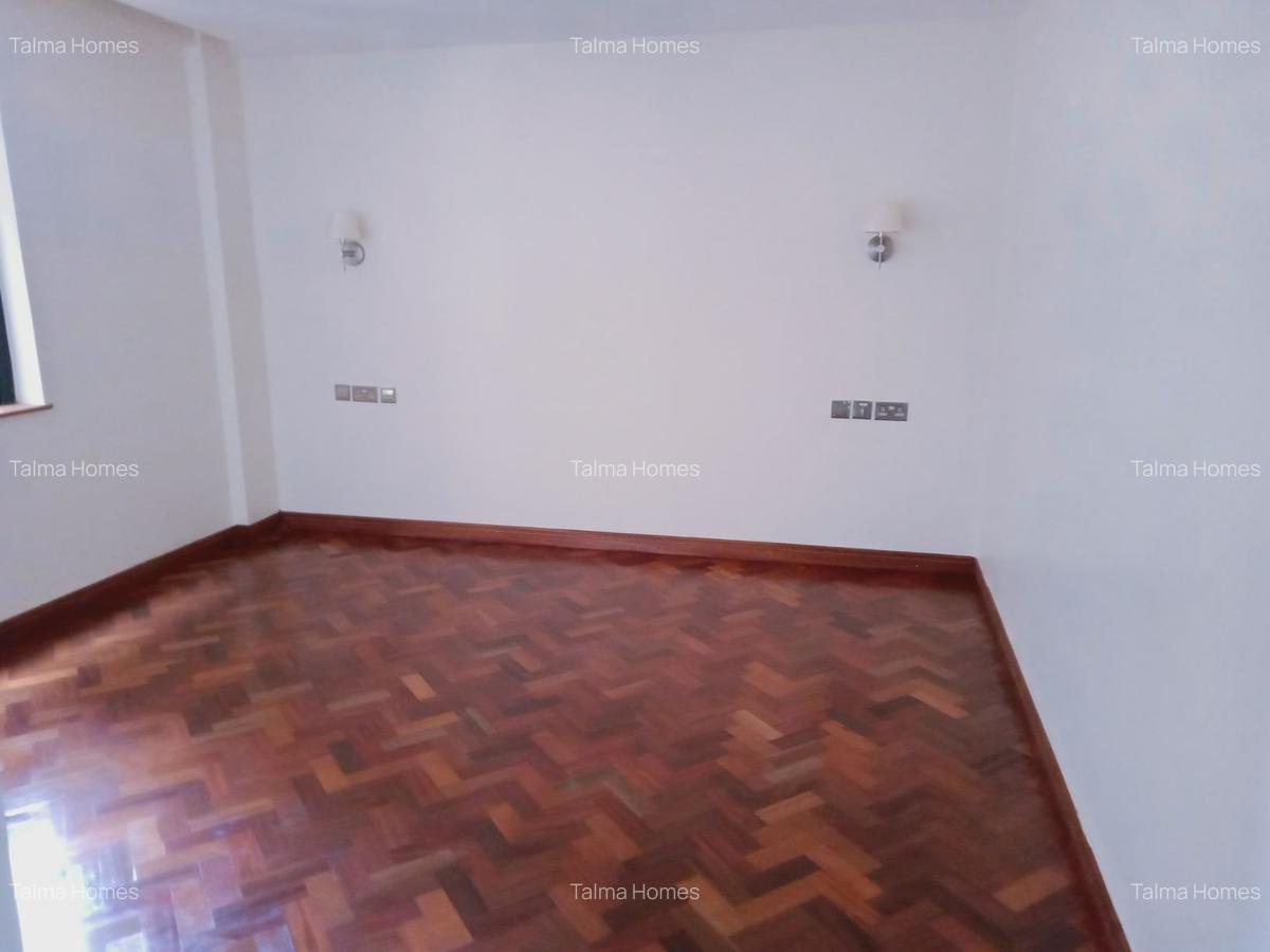 3 Bed Apartment with En Suite at Off Riverside Drive - 20