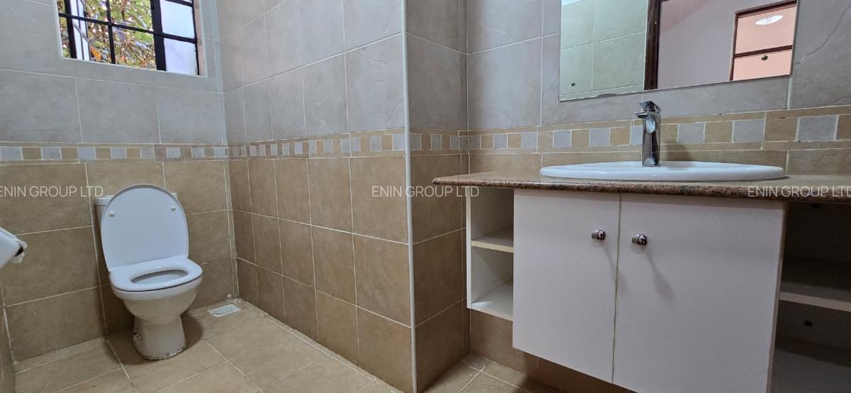 5 Bed Townhouse with En Suite in Lavington - 6