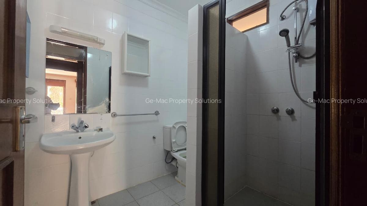 4 Bed House with En Suite in Runda - 8