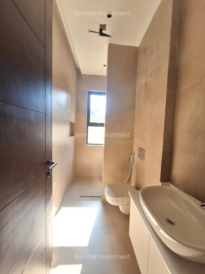 5 Bed Townhouse with En Suite at Lavington Green - 15