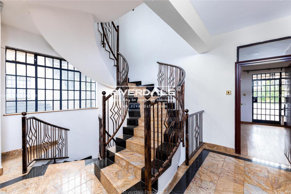 5 Bed Villa with En Suite in Lavington - 17