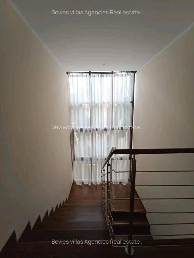 5 Bed Villa with En Suite at Lavington - 5