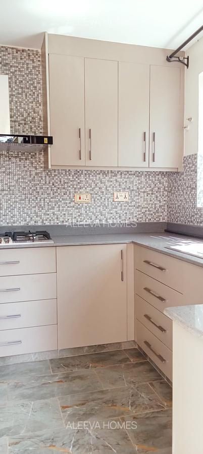 4 Bed Villa with En Suite in Kitisuru - 3