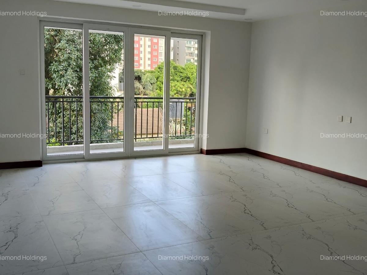 3 Bed Apartment with En Suite at Parklands - 4