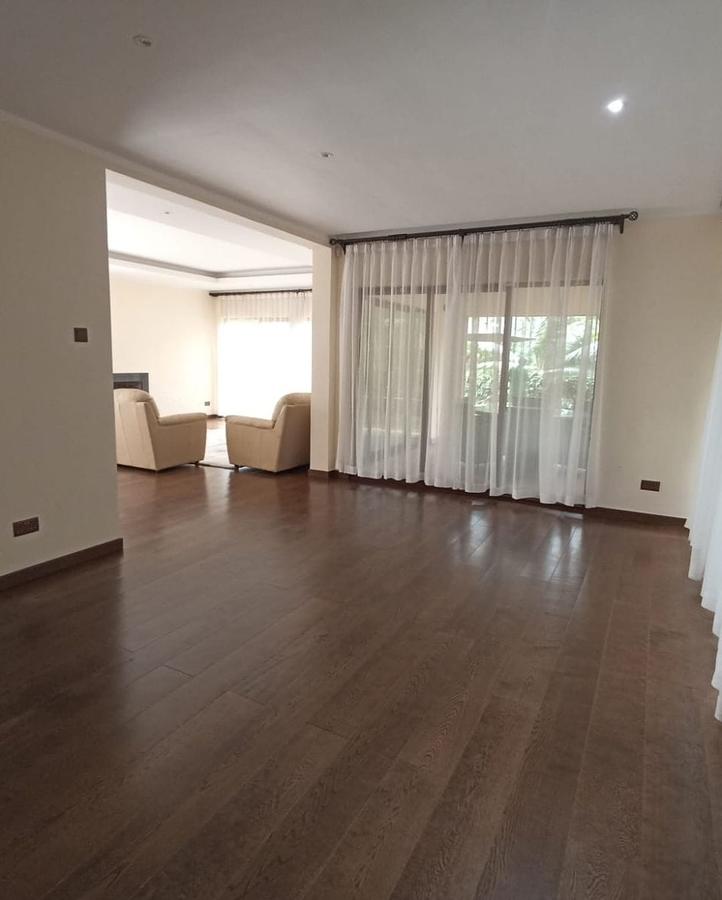 5 Bed Townhouse with En Suite in Lavington - 4