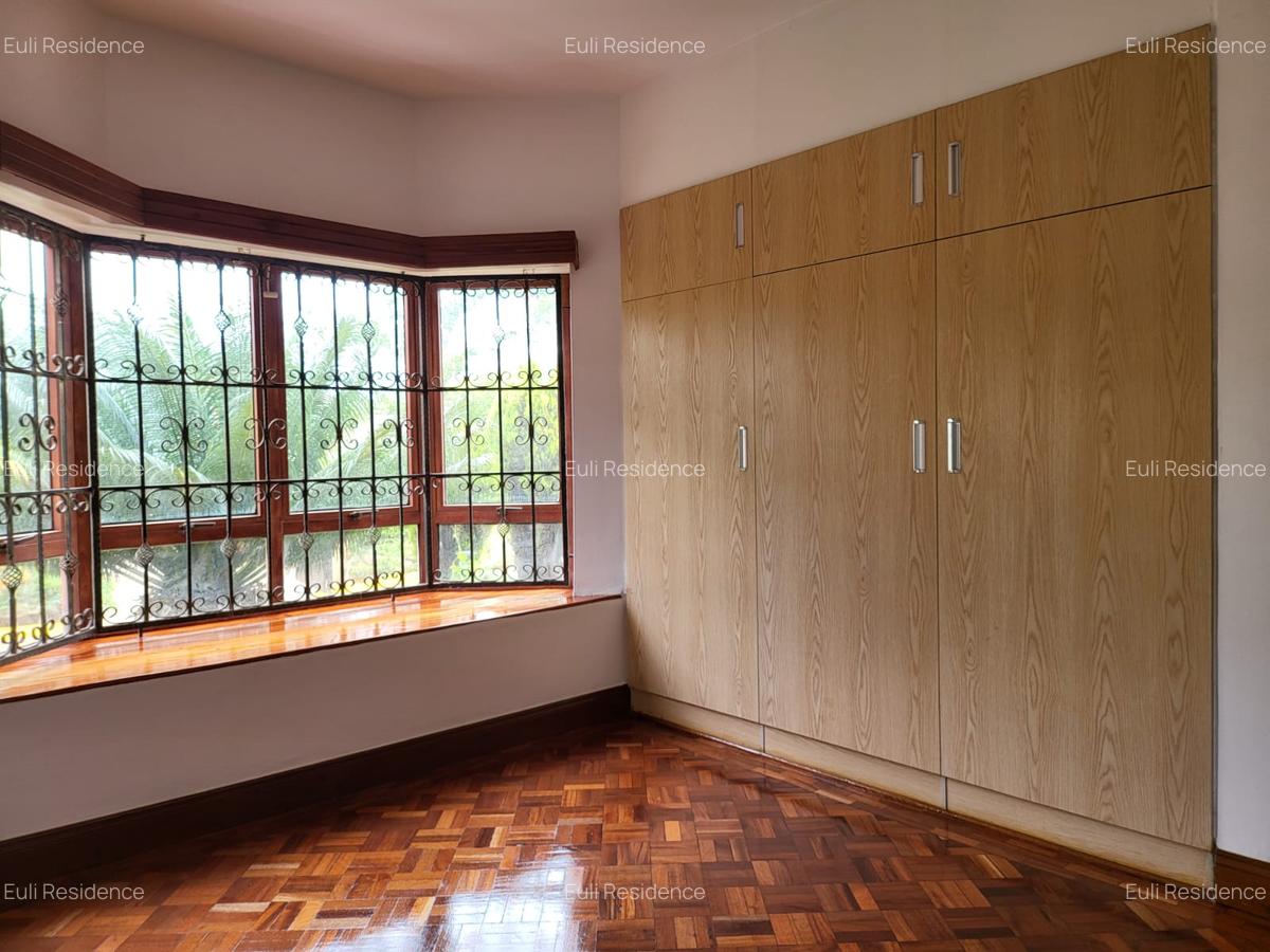 5 Bed Townhouse with En Suite at Runda Drive - 11