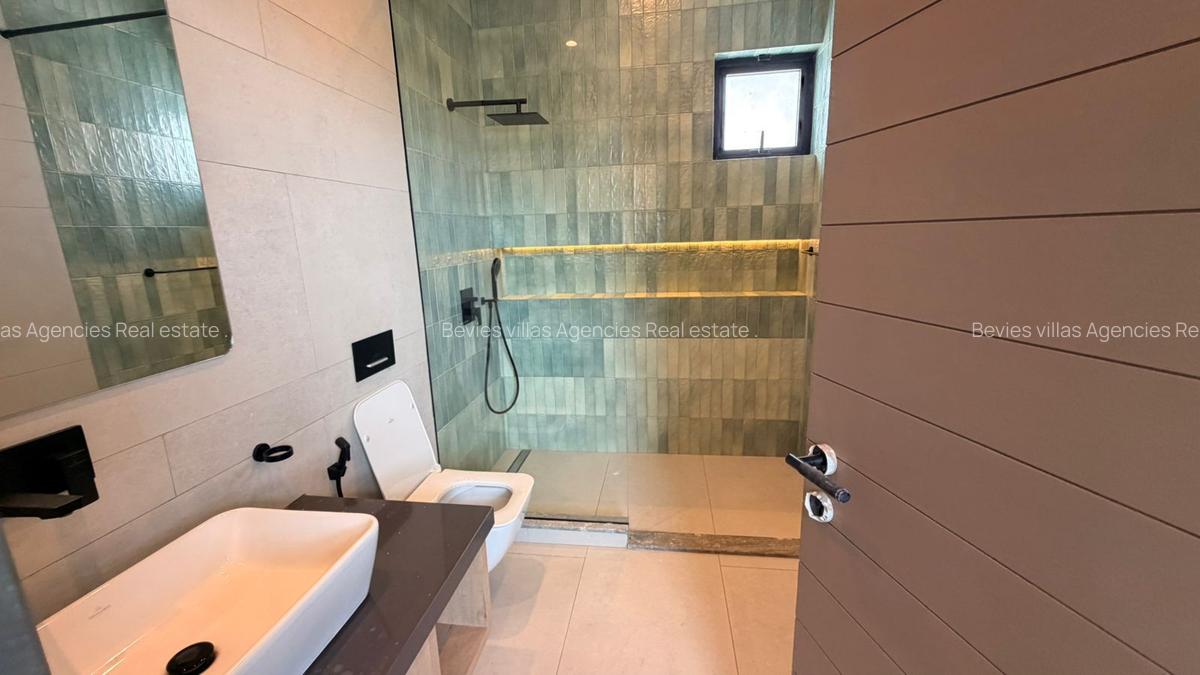 5 Bed Villa with En Suite at Kyuna - 15