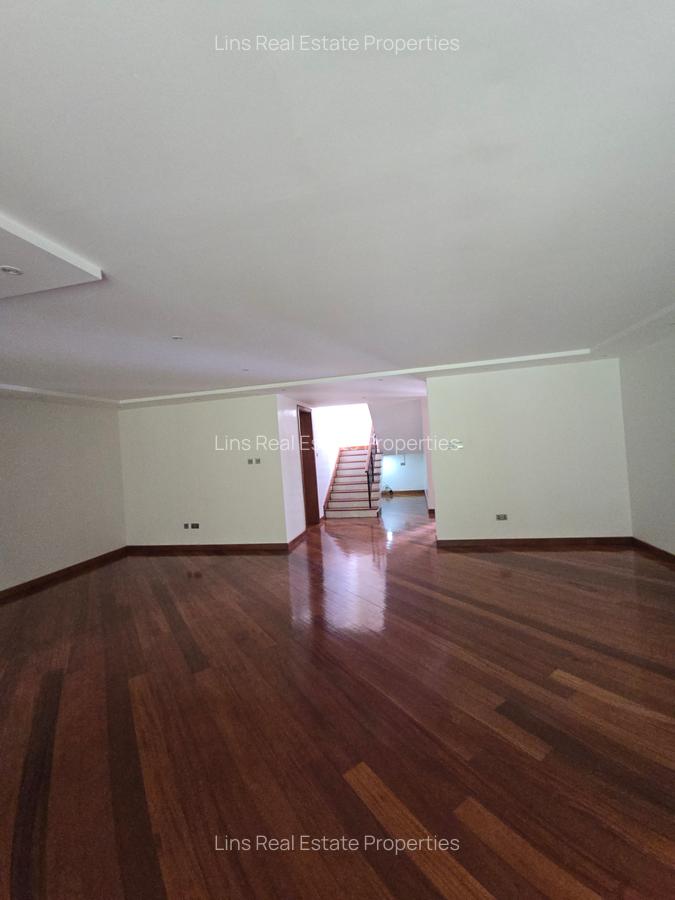 5 Bed Townhouse with En Suite in Lavington - 6