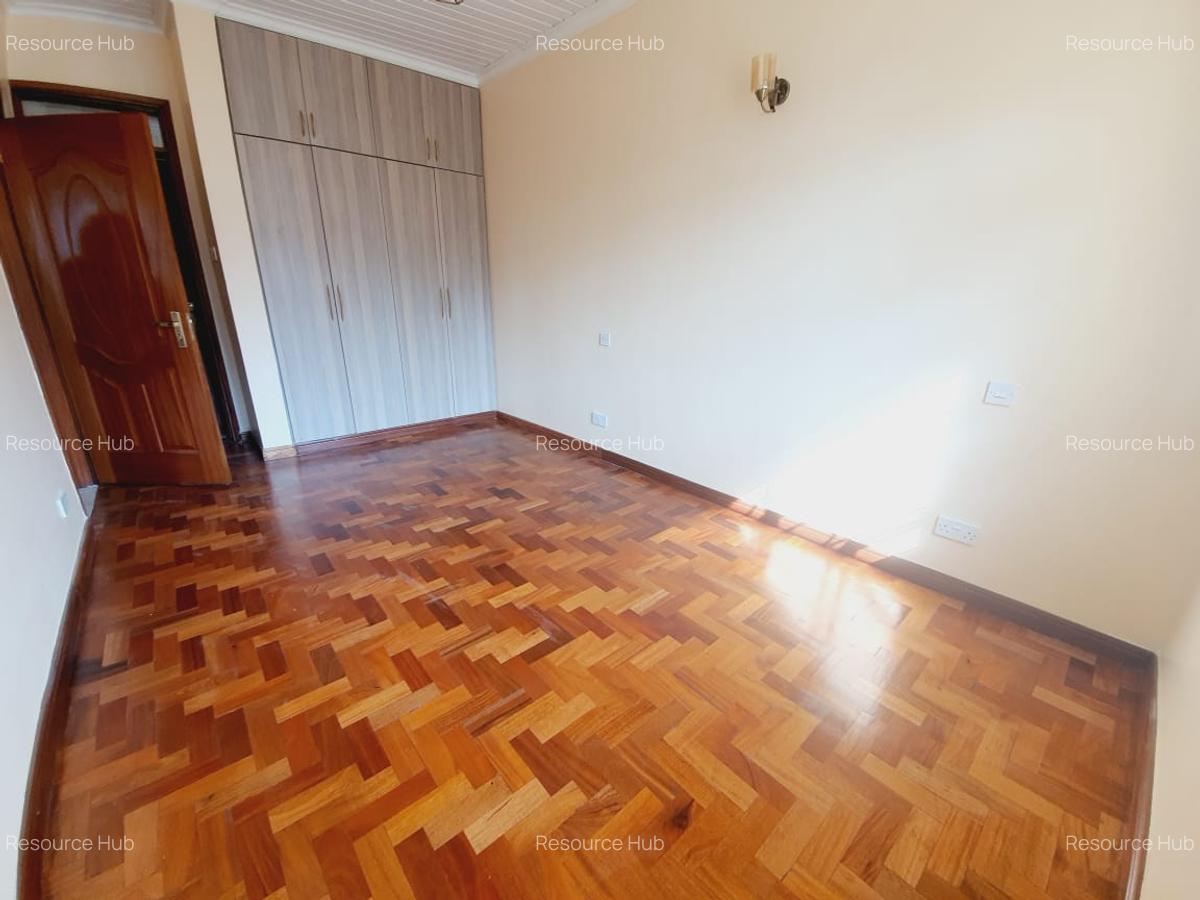 4 Bed Townhouse with En Suite at Riverside - 12