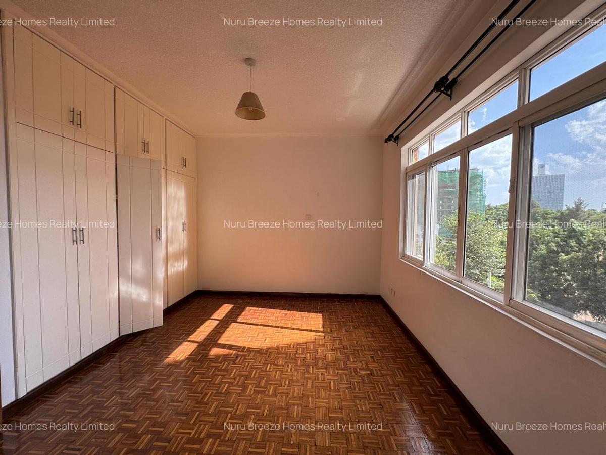 3 Bed Apartment with En Suite in Brookside - 17