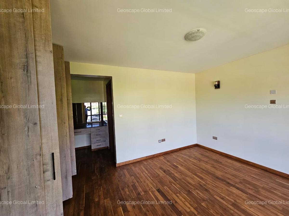 5 Bed House with En Suite in Runda - 3