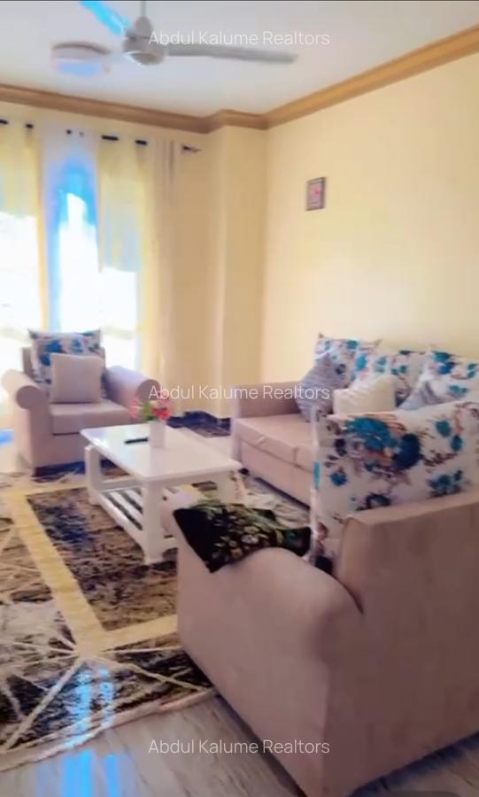 Serviced 3 Bed Apartment with En Suite at Tudor - 8