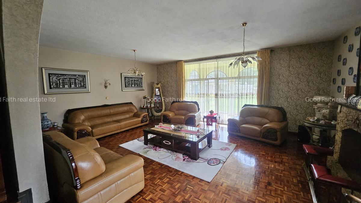 5 Bed House with En Suite in Runda - 4