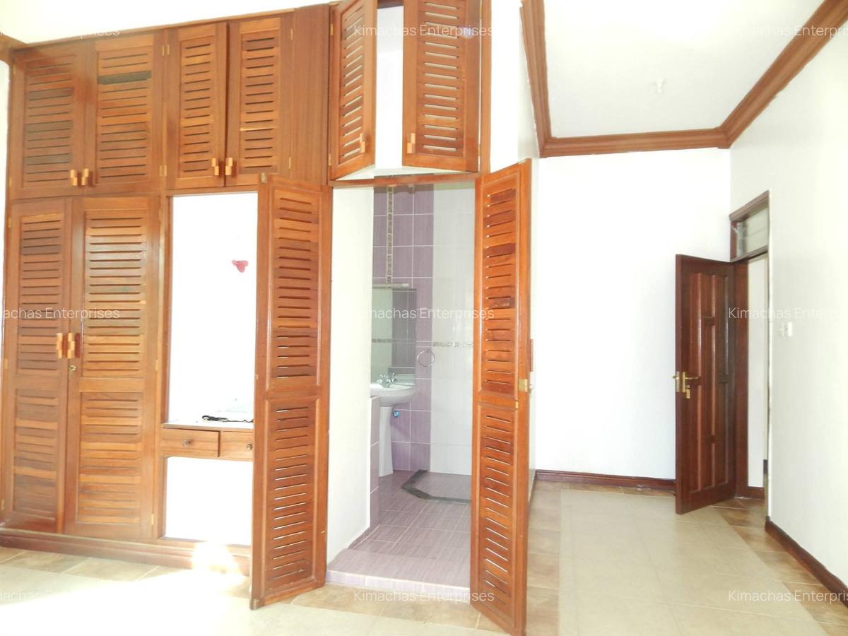 3 Bed Apartment with En Suite at Links Road - 8