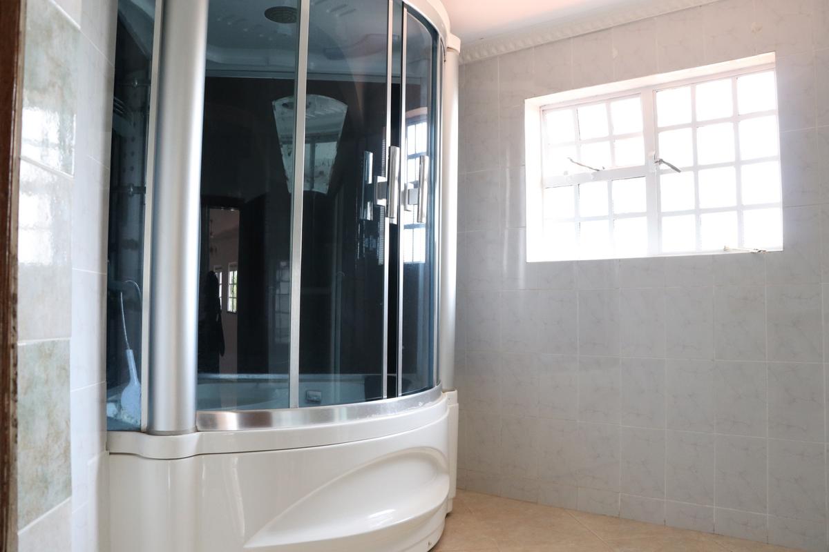 5 Bed House with En Suite in Runda - 13