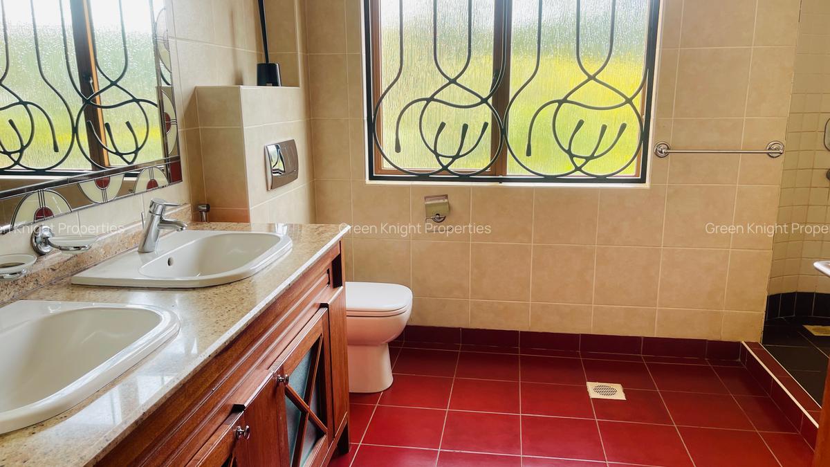 5 Bed House with En Suite in Runda - 9