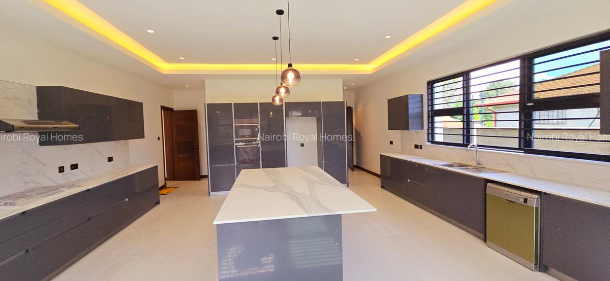 5 Bed Townhouse with En Suite at Lavington Green - 6