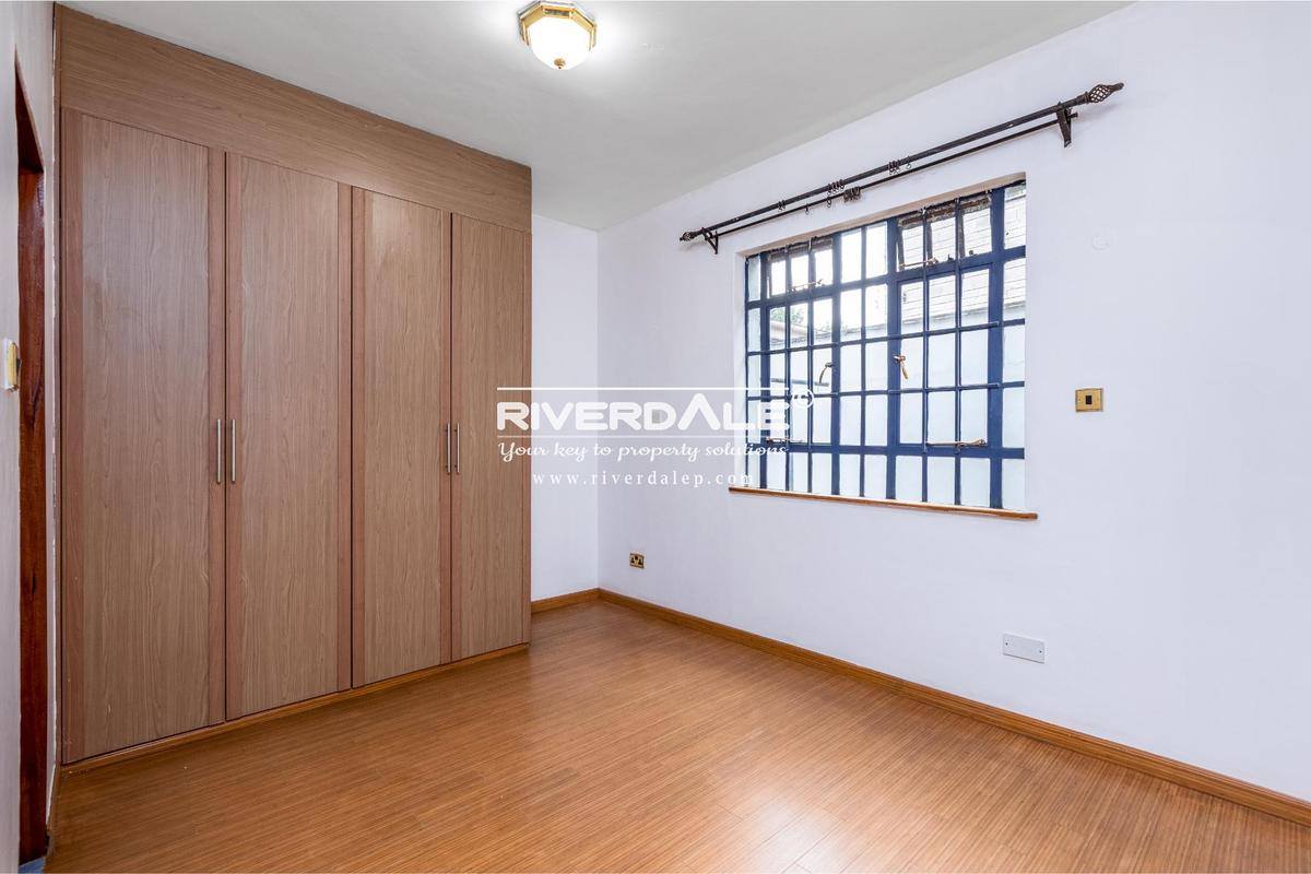 5 Bed Villa with En Suite in Lavington - 7