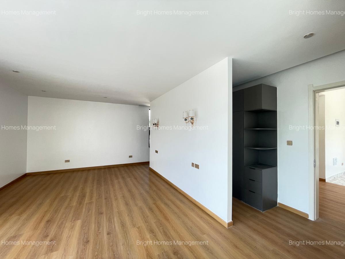 5 Bed Townhouse with En Suite in Lavington - 14