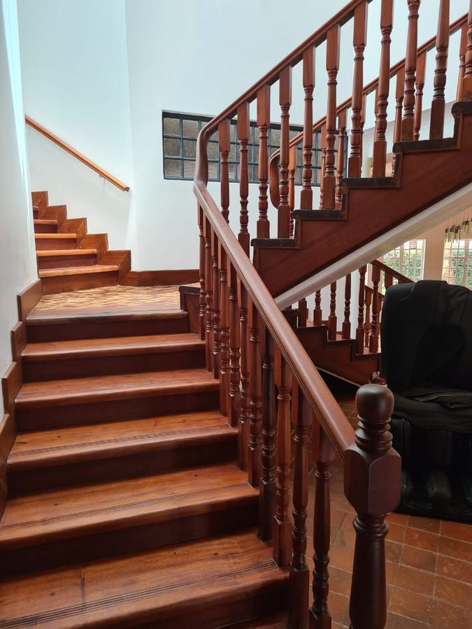 5 Bed House with En Suite in Runda - 12