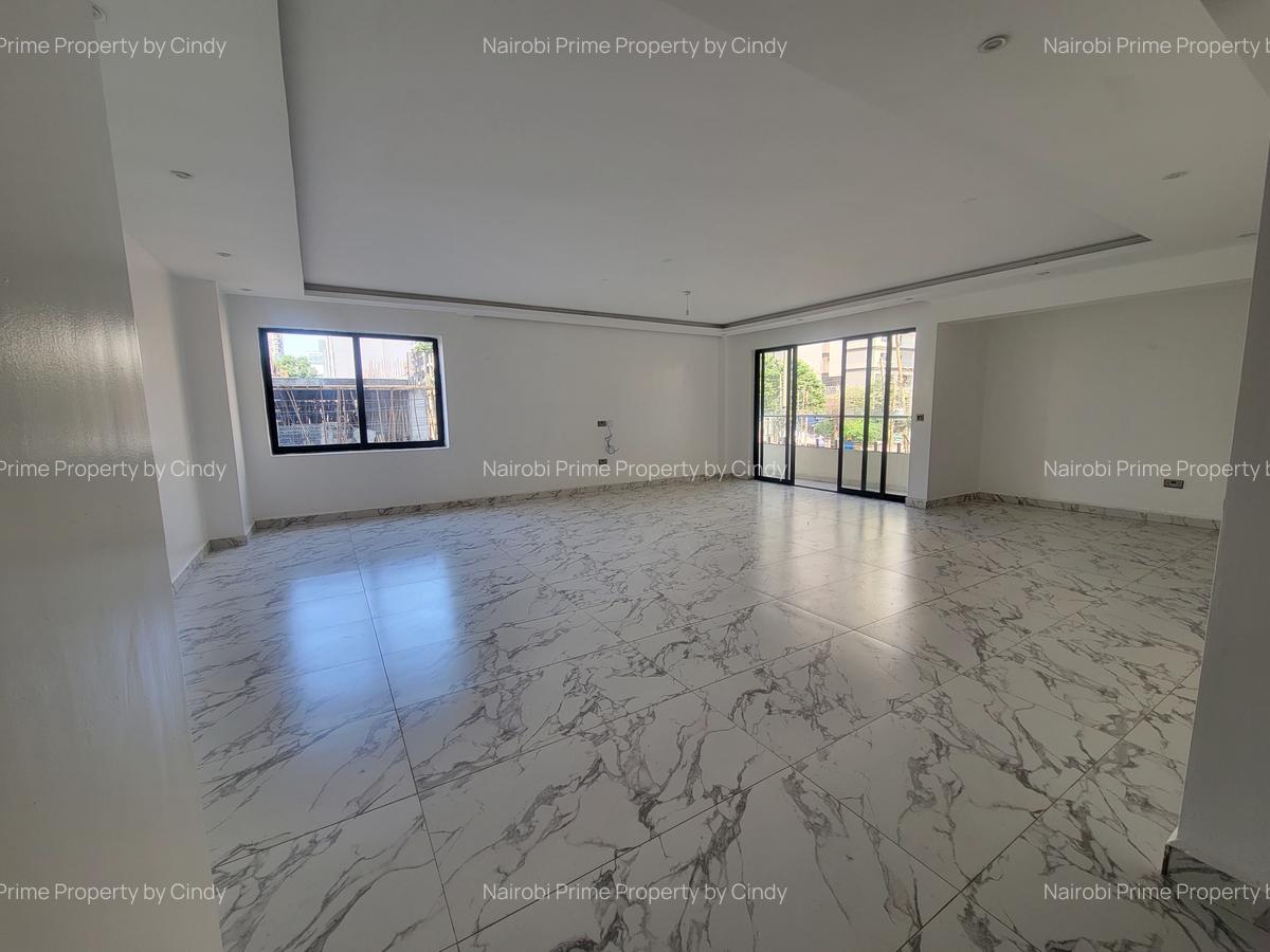 Serviced 5 Bed Apartment with En Suite at 3Rd Avenue - 1