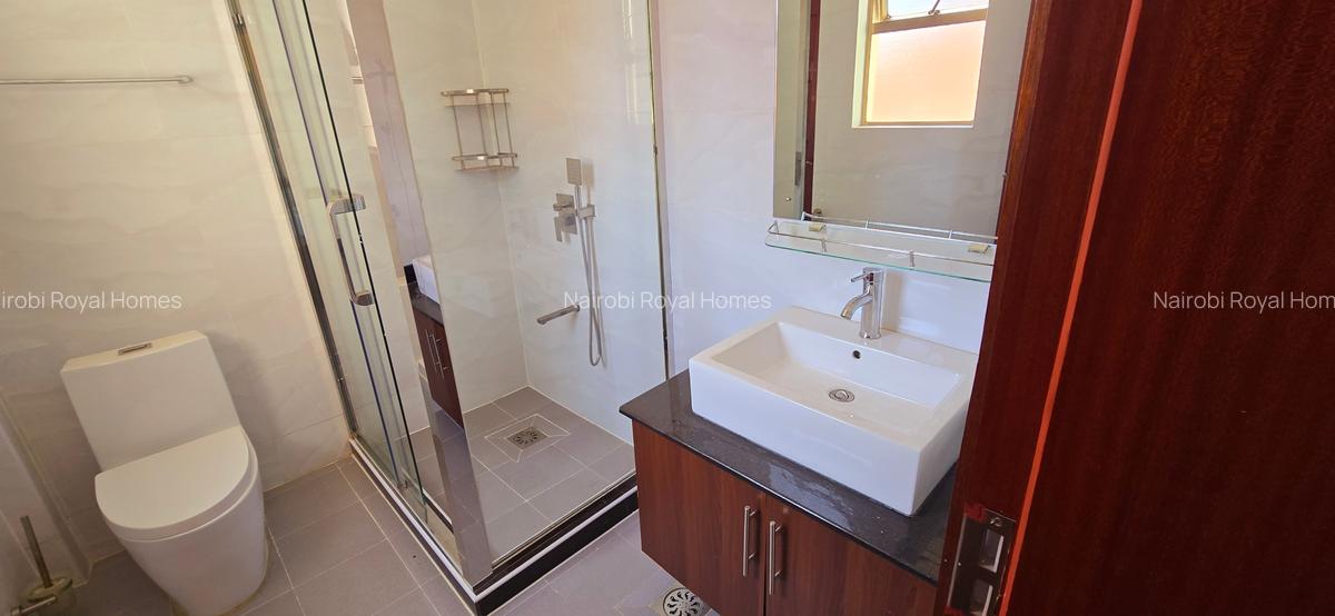 5 Bed Townhouse with En Suite at Lavington - 16